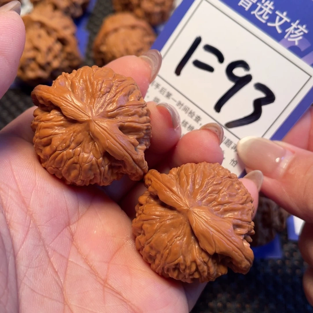 文玩核桃吊坠93号白狮子38