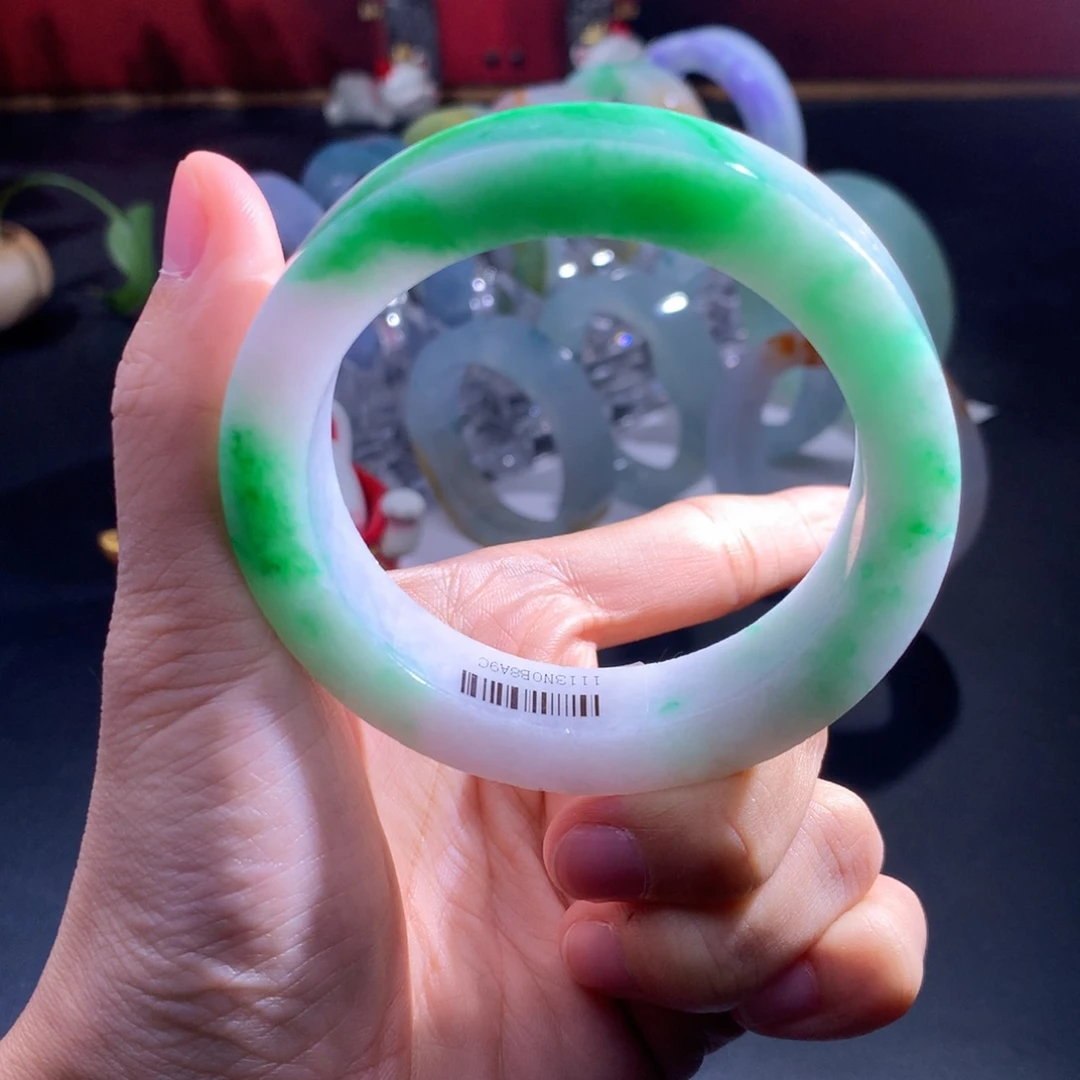 定制翡翠未镶嵌翡翠手镯