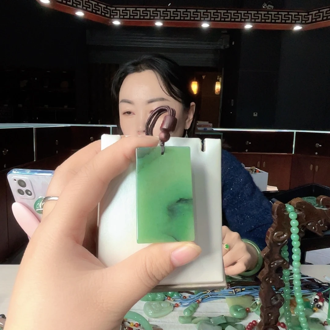 困***米密玉（石英质玉）未镶嵌颈饰