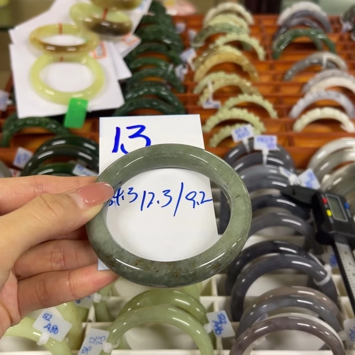 和田玉（糖玉）未镶嵌手镯