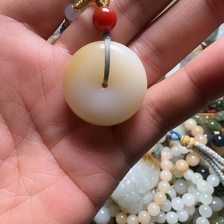 和田玉（糖玉）未镶嵌颈饰