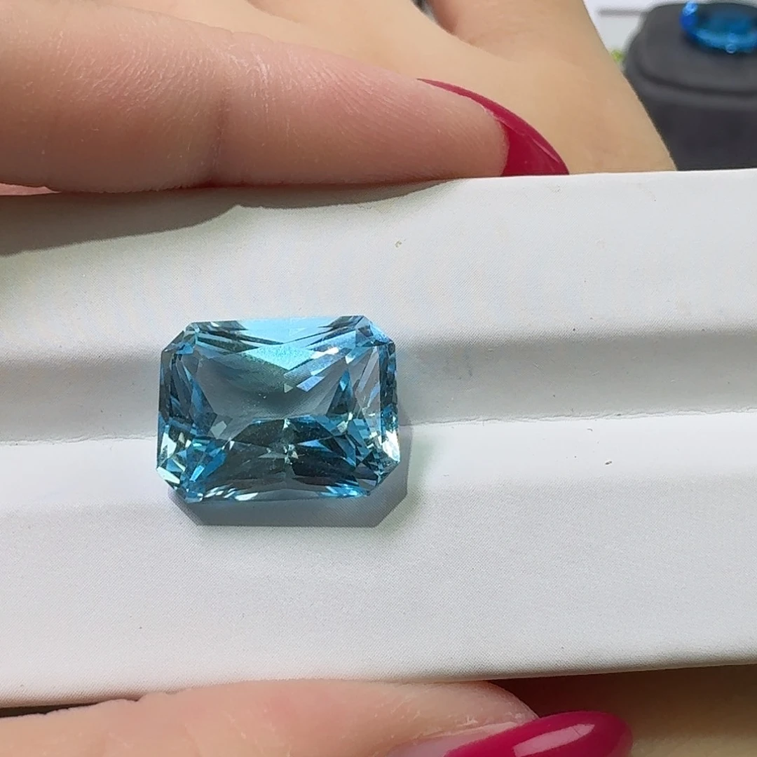 m***宁托帕石裸石16.5ct长方天空蓝