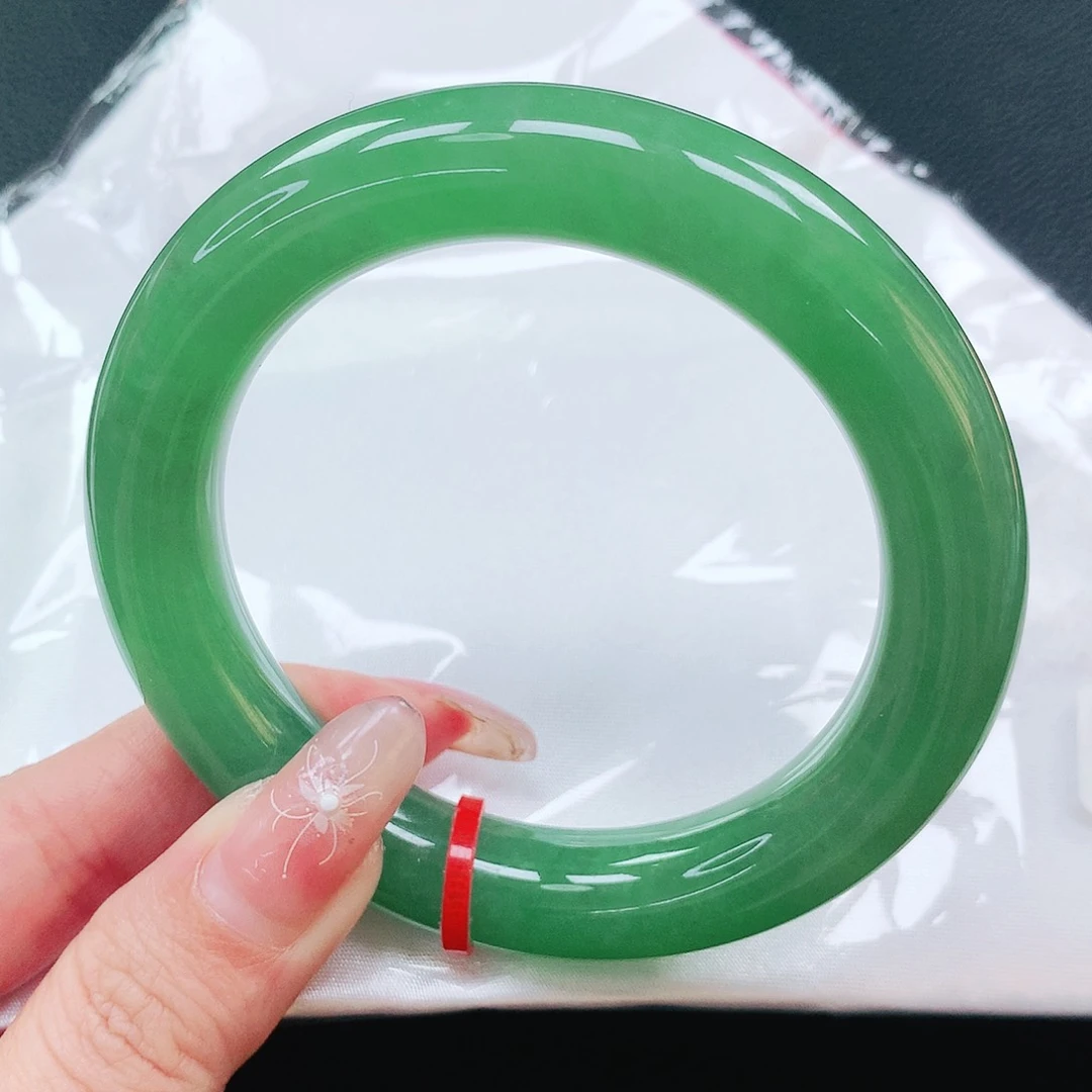 翡翠手镯未镶嵌56圈