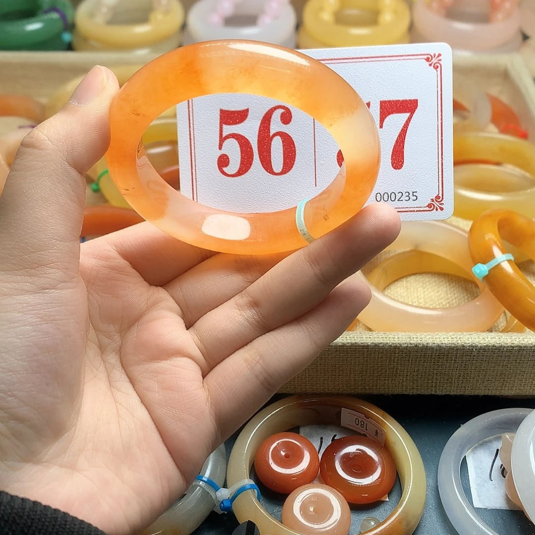 未镶嵌石英质玉（黄龙玉）手镯