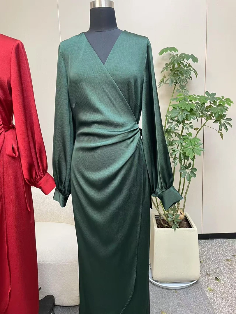 2025秋季新款北欧纯色泡泡缎浴袍式连衣裙