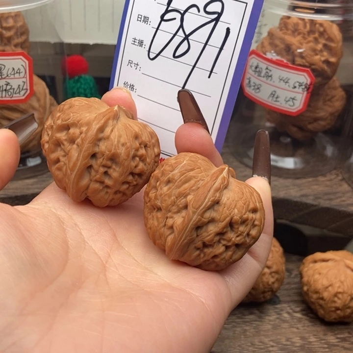 等****吊坠文玩核桃40元宝