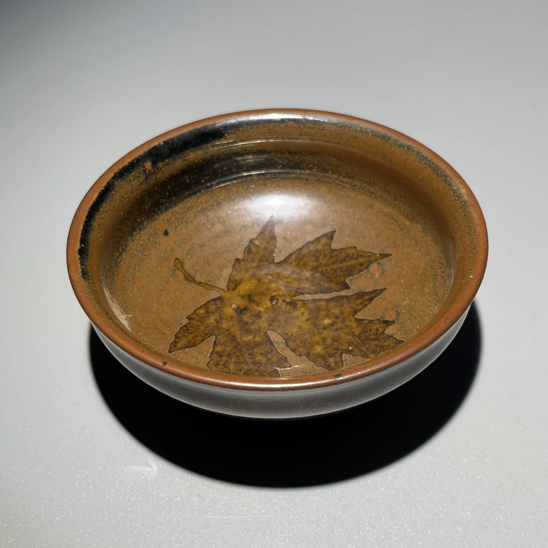 吉州窑叶子茶盏：品相完整细致如图。