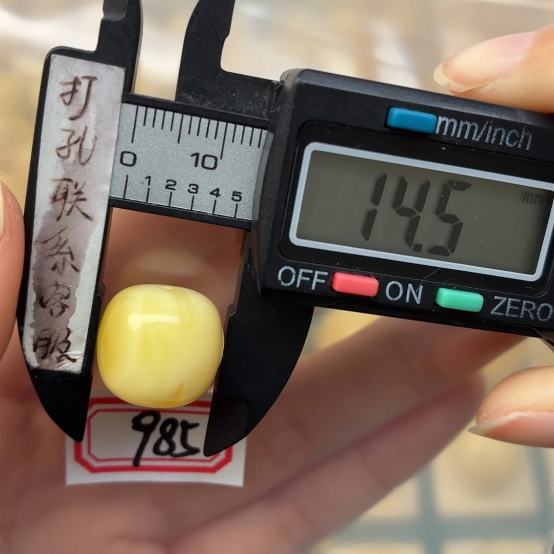 莲***花蜜蜡未镶嵌裸石蜜蜡