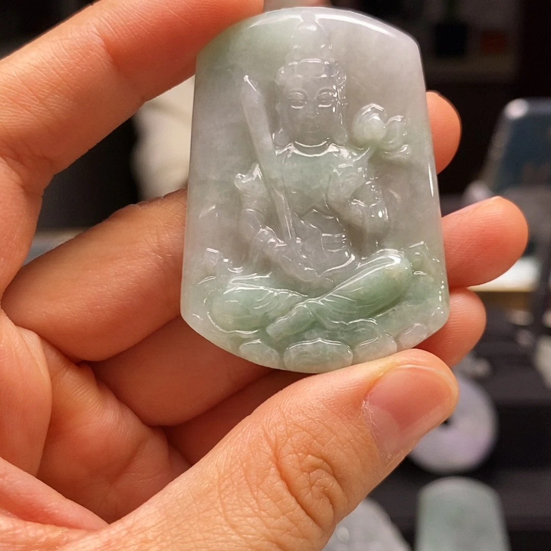 翡翠未镶嵌颈饰虚空