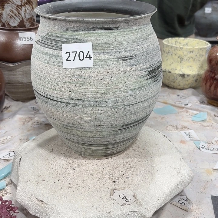 摆件高23，口14，有孔2704