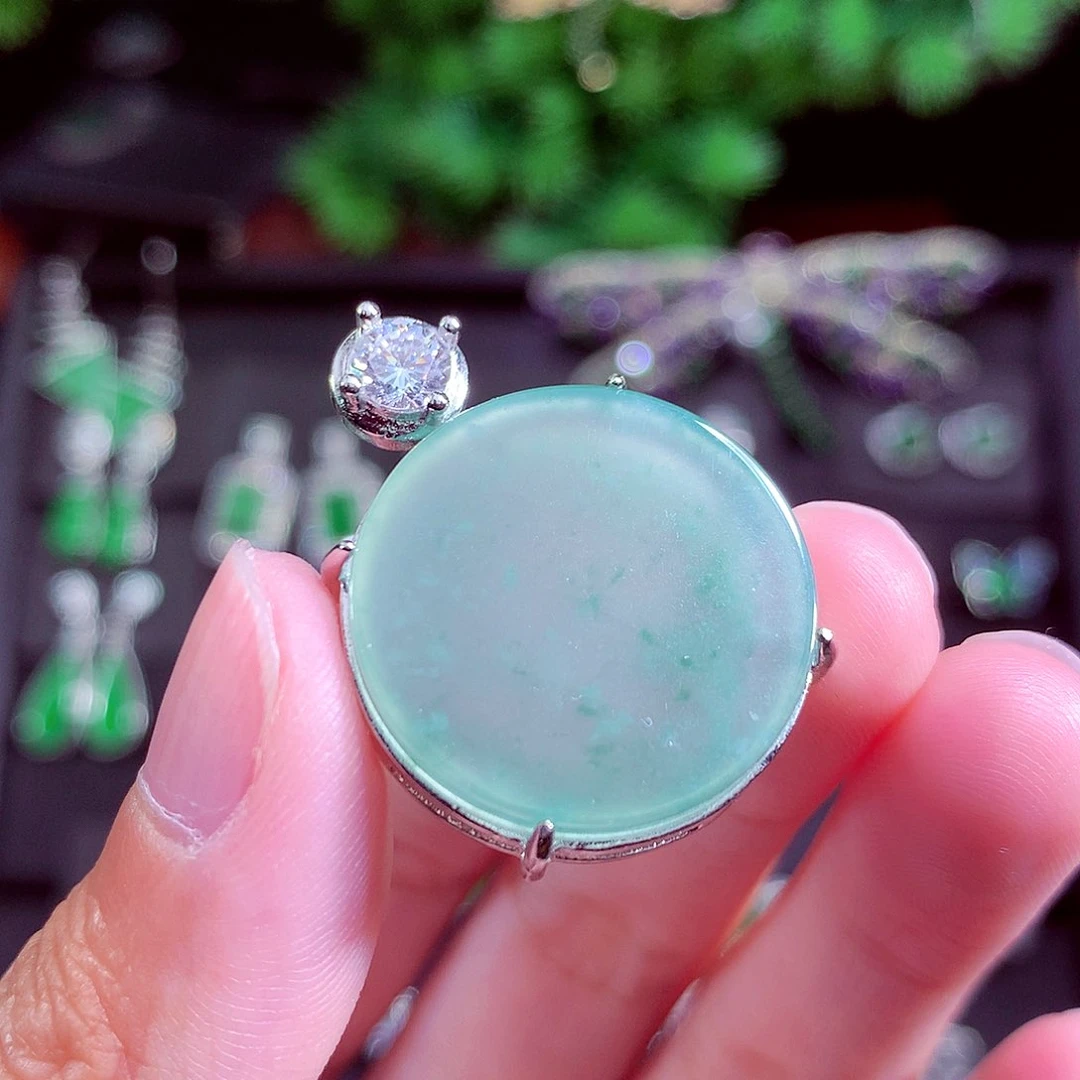 颈饰未镶嵌翡翠天然