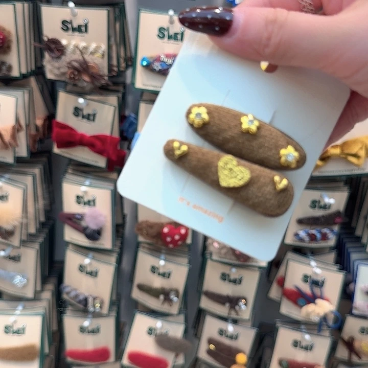 棕色小花爱心鸭夹