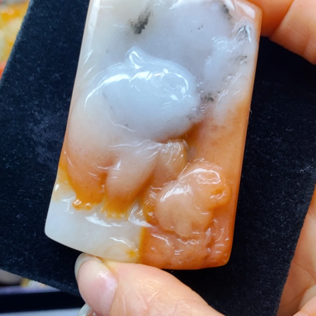 未镶嵌石英质玉（黄龙玉）颈饰