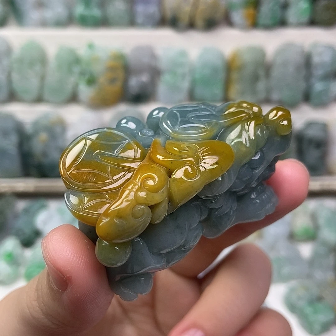 翡翠未镶嵌吊坠(赠链)