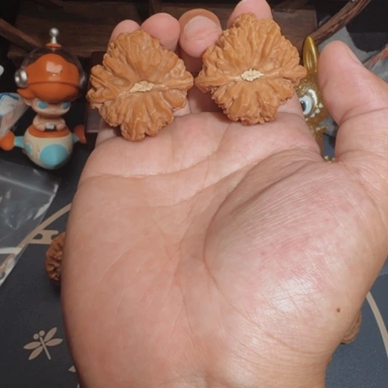 文玩核桃把件凹底