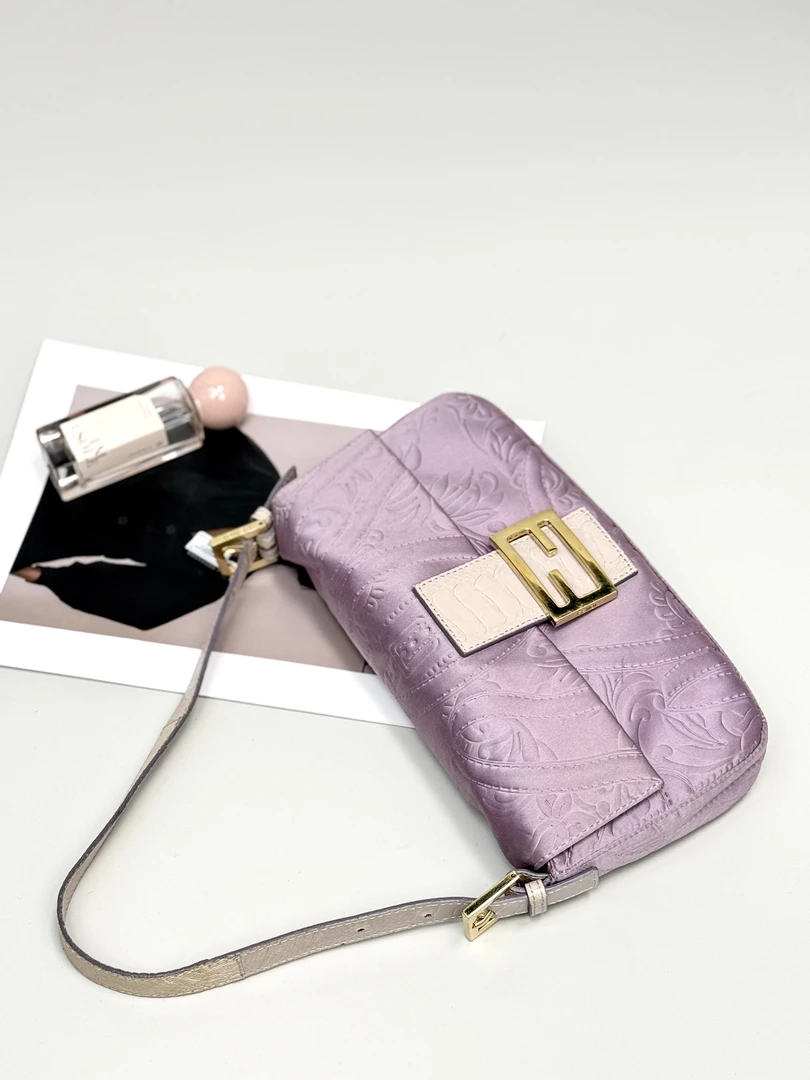95新 FENDI/芬迪 夏七中古/满缎面拼稀有皮法棍/单肩包