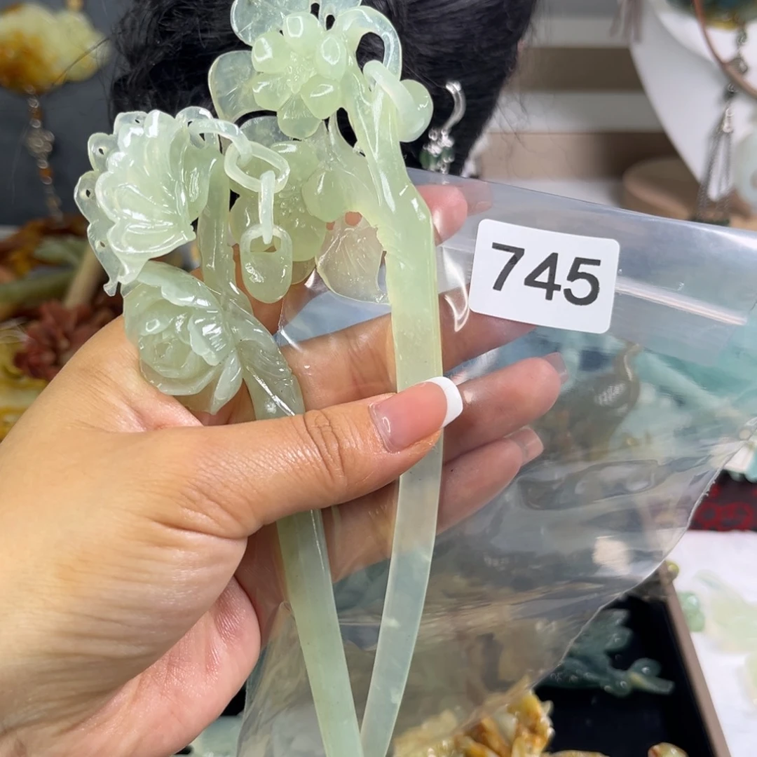 蛇纹石玉未镶嵌发饰紓*