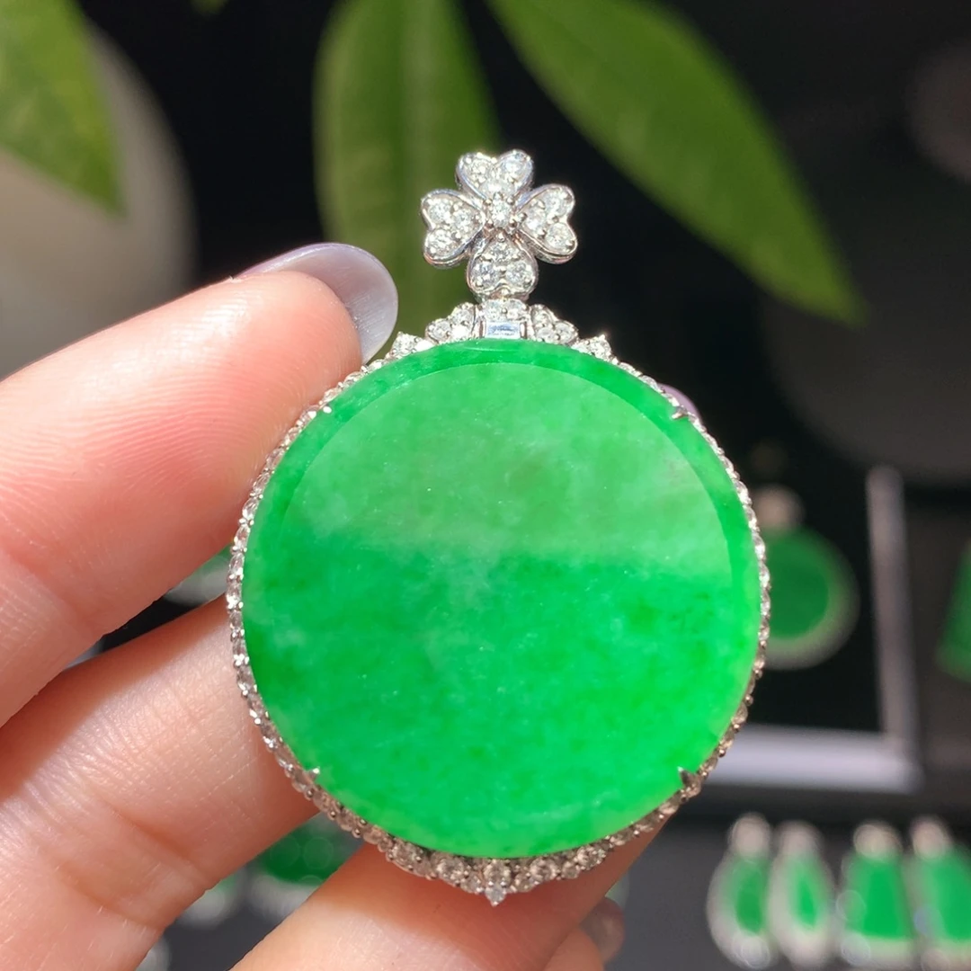 翡翠颈饰18K金镶嵌翡翠