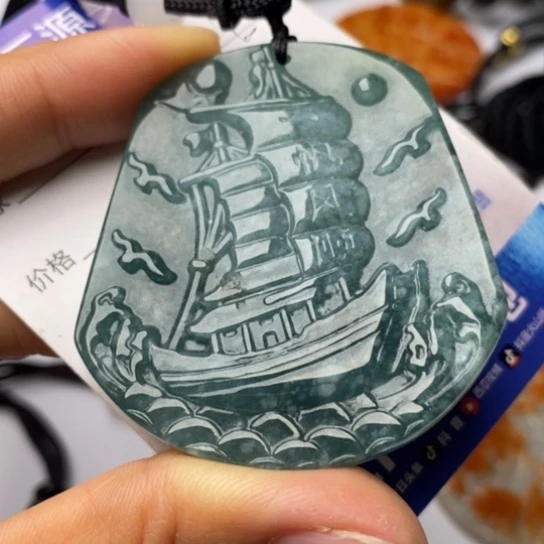 翡翠颈饰未镶嵌翡翠