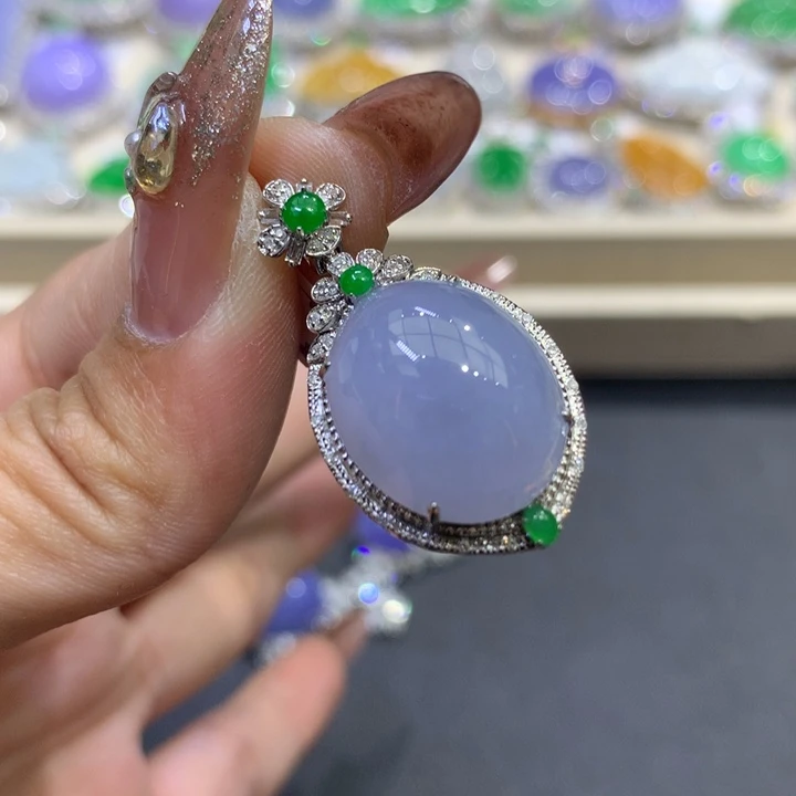 翡翠颈饰18K金镶嵌翡翠