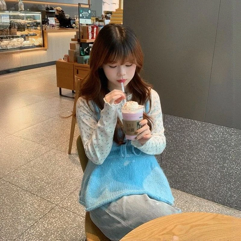 韩系甜美少女感蓝色针织吊带背心女早秋长袖碎花打底上衣两件套装
