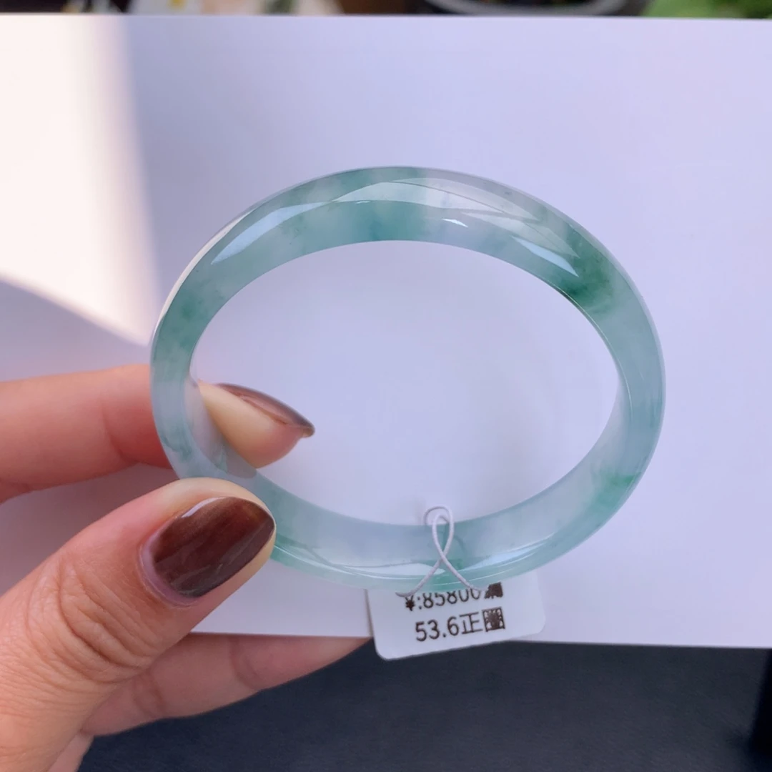 翡翠手镯未镶嵌高冰莹光飘花手镯