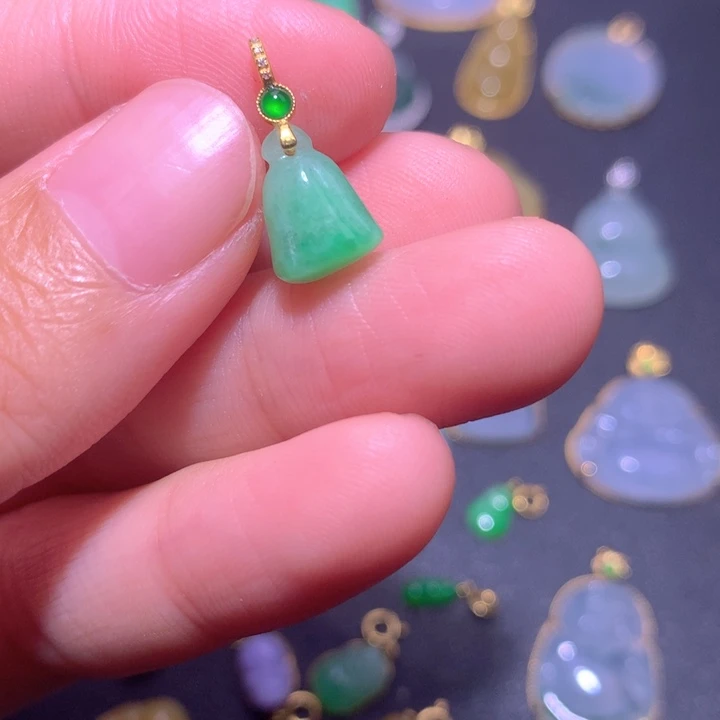 颈饰18K金镶嵌翡翠翡翠