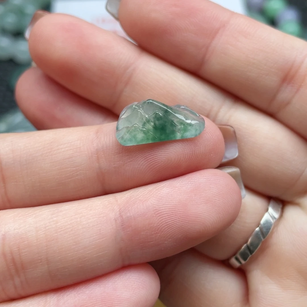 未镶嵌挂件翡翠   翡翠