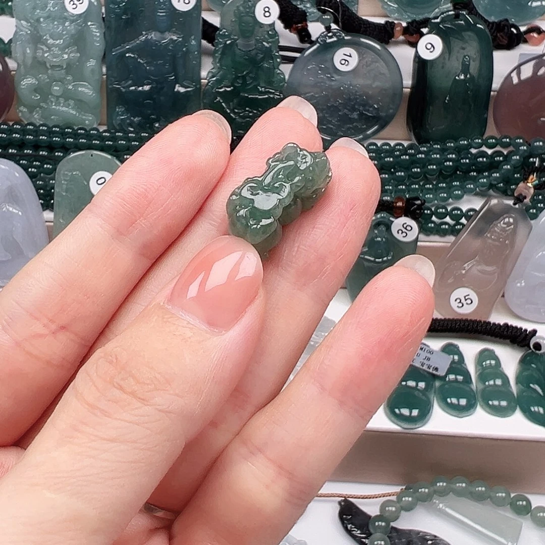 翡翠未镶嵌颈饰翡翠貔貅