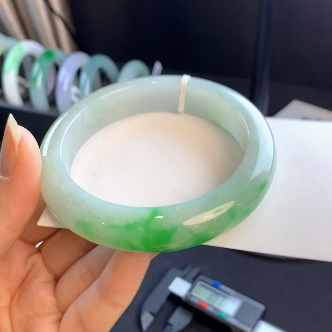 翡翠未镶嵌手镯阳绿58