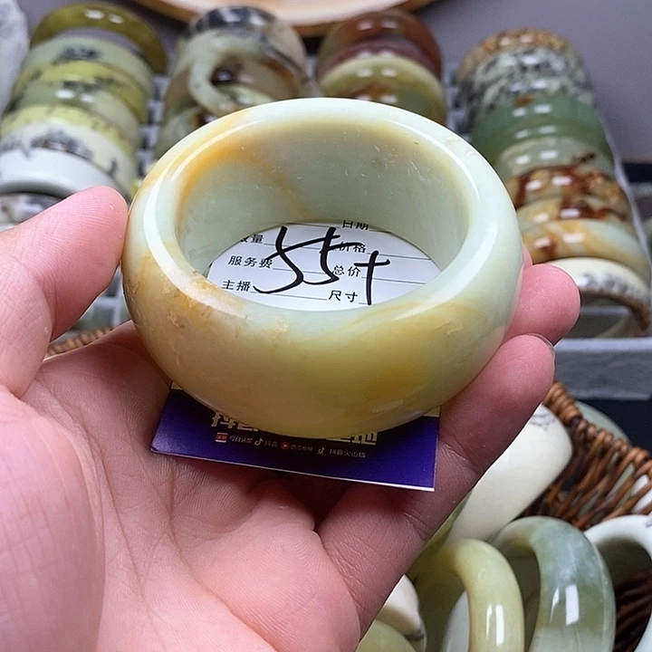 未镶嵌蛇纹石玉手镯茉**井