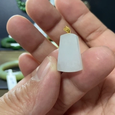 翡翠颈饰18K金镶嵌好看