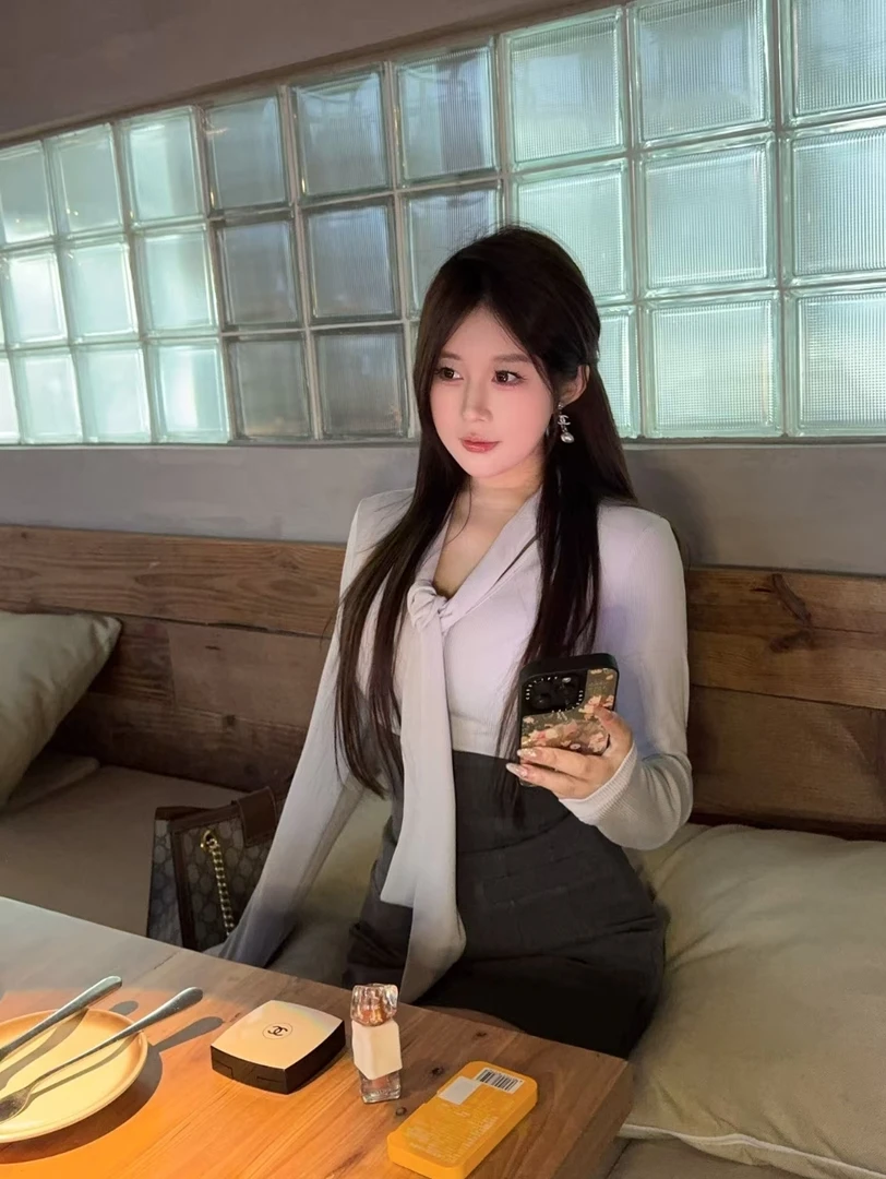 陈江铃小个子自制飘带V领设计感打底衫上衣高腰显瘦修身半身裙