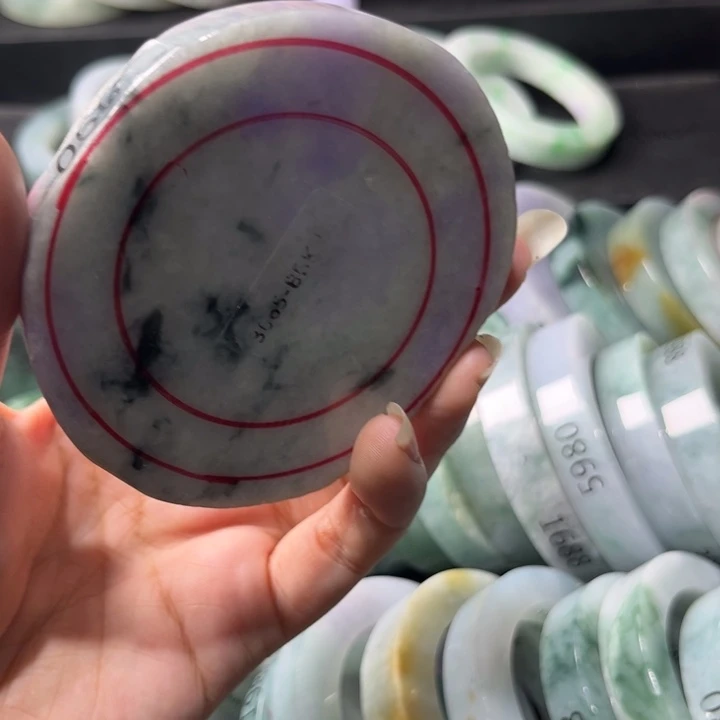 定制翡翠未镶嵌翡翠手镯