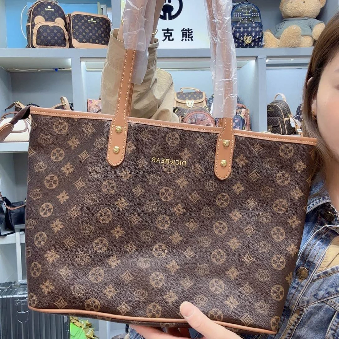 PVC9057梅花咖托特单肩斜挎包