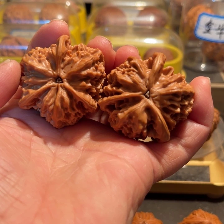 文玩核桃把件全品管帽三棱