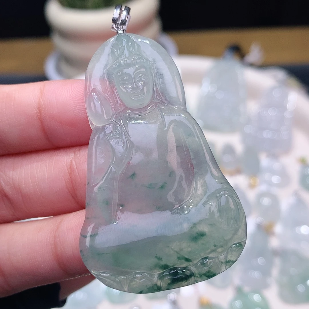 颈饰18K金镶嵌翡翠观音