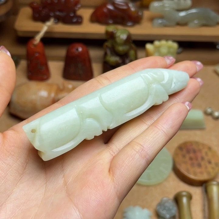 蛇纹石玉未镶嵌颈饰