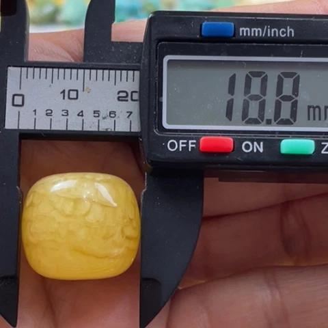 【闪购商品】未镶嵌蜜蜡裸石38