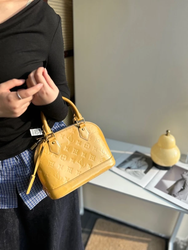 95新 LouisVuitton/路易威登 贝壳手提包简约设计时尚百搭小巧