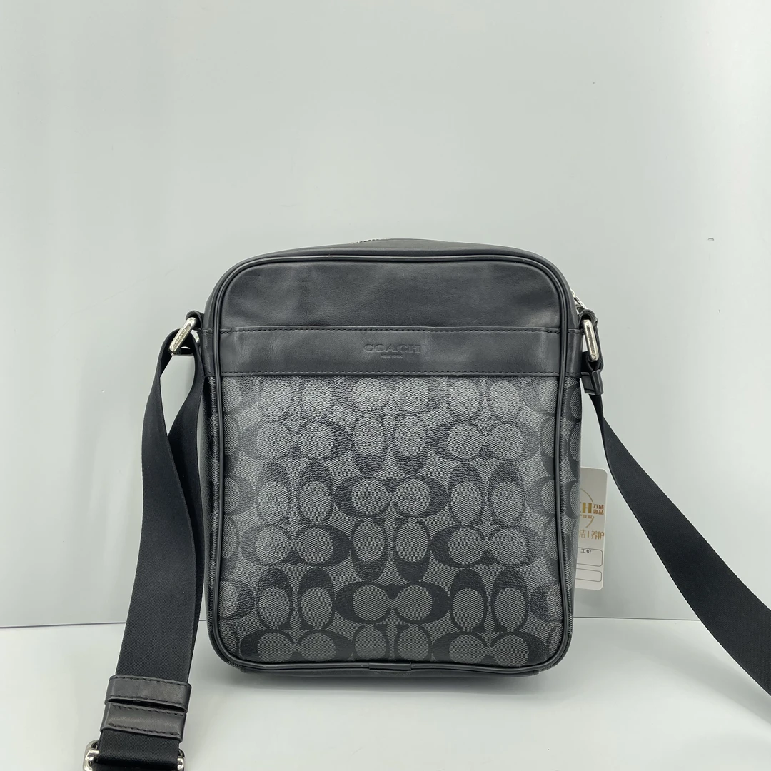 95新 COACH/蔻驰 黑拼老花男士斜挎包22*26*6cmE021307