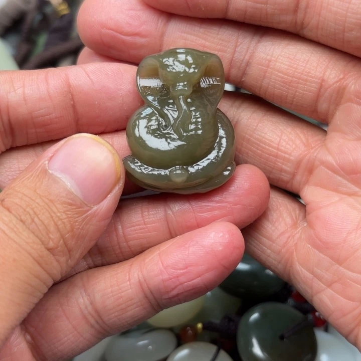 和田玉吊坠未镶嵌