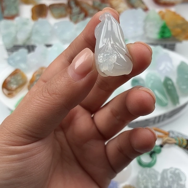 翡翠未镶嵌颈饰纯A