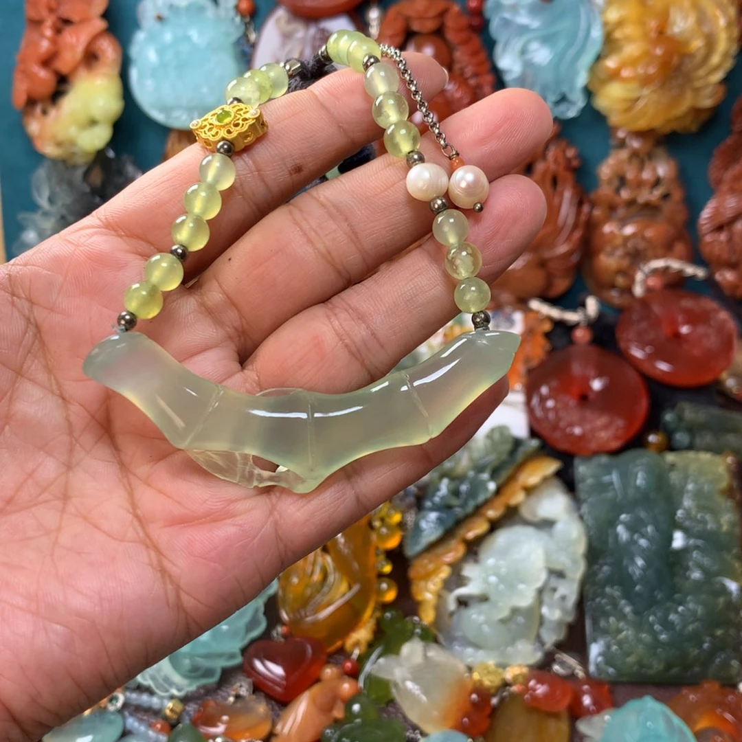 蛇纹石玉挂坠未镶嵌