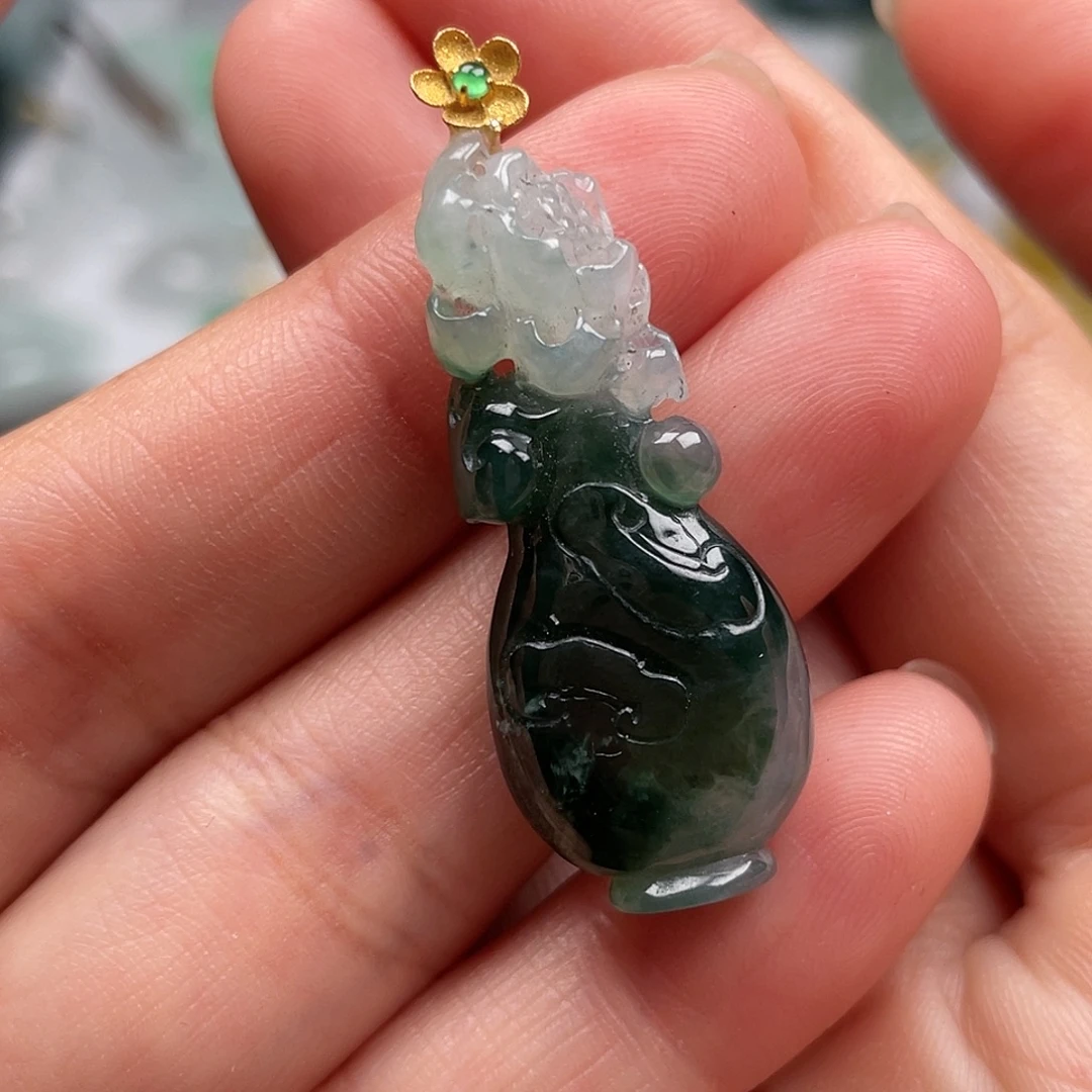 翡翠18K金镶嵌颈饰翡翠