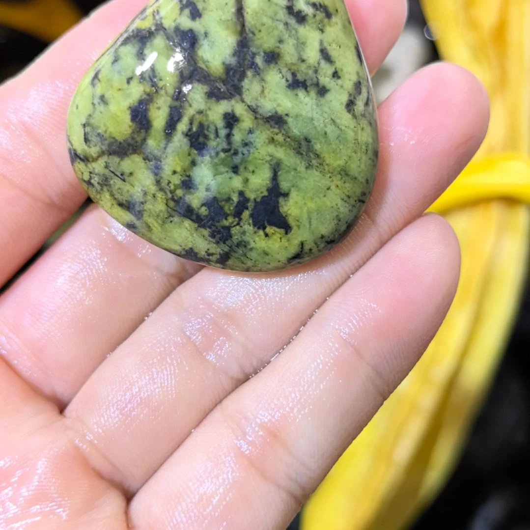 宇***哥有机玻璃藏玉药王石原石一个