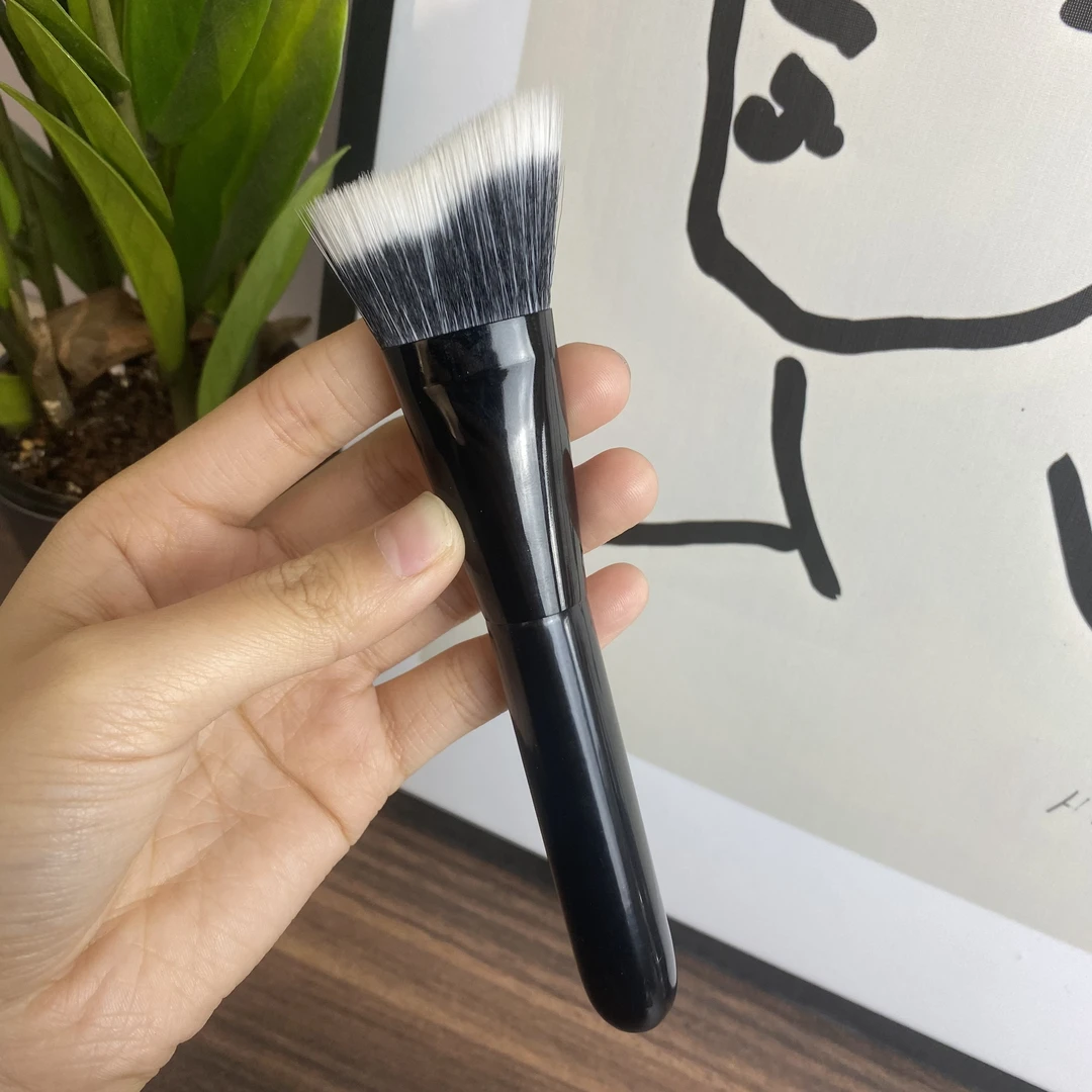 波浪形贴合面部轮廓斜角修容刷液体修容粉底刷侧脸阴影沧州化妆刷