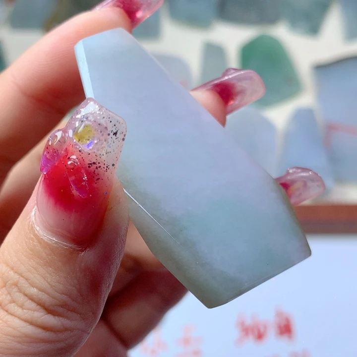 颈饰未镶嵌翡翠好