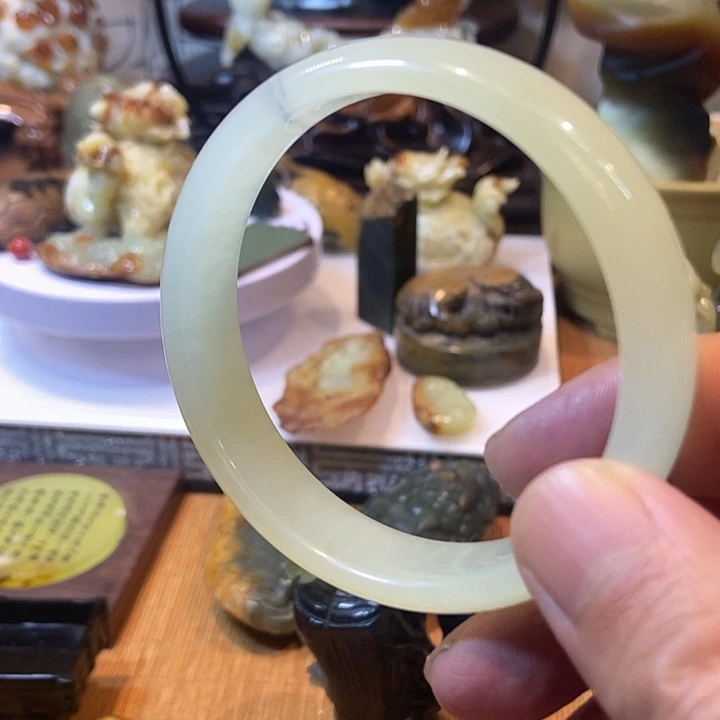 岫玉未镶嵌珠宝奇石