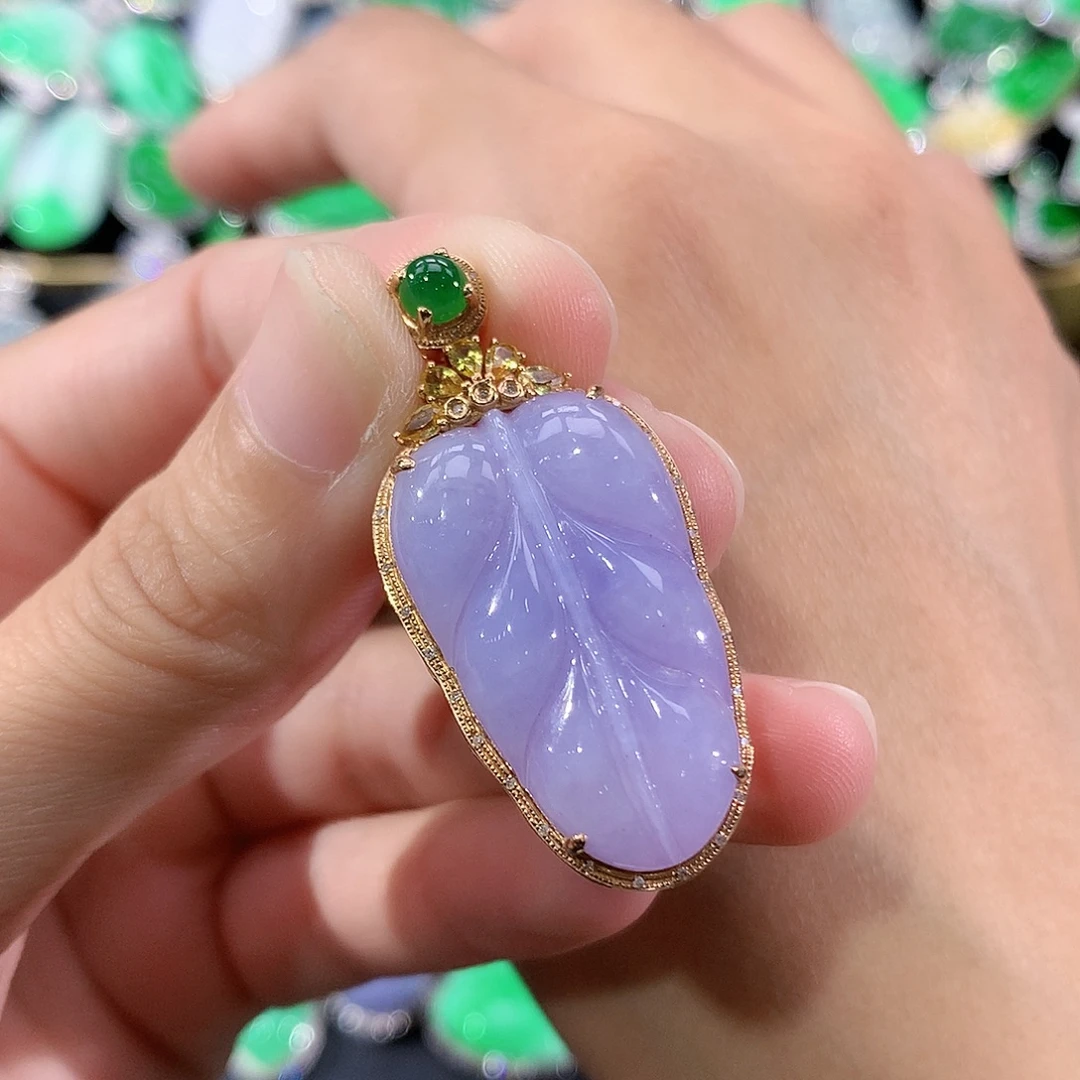 翡翠18K金镶嵌颈饰